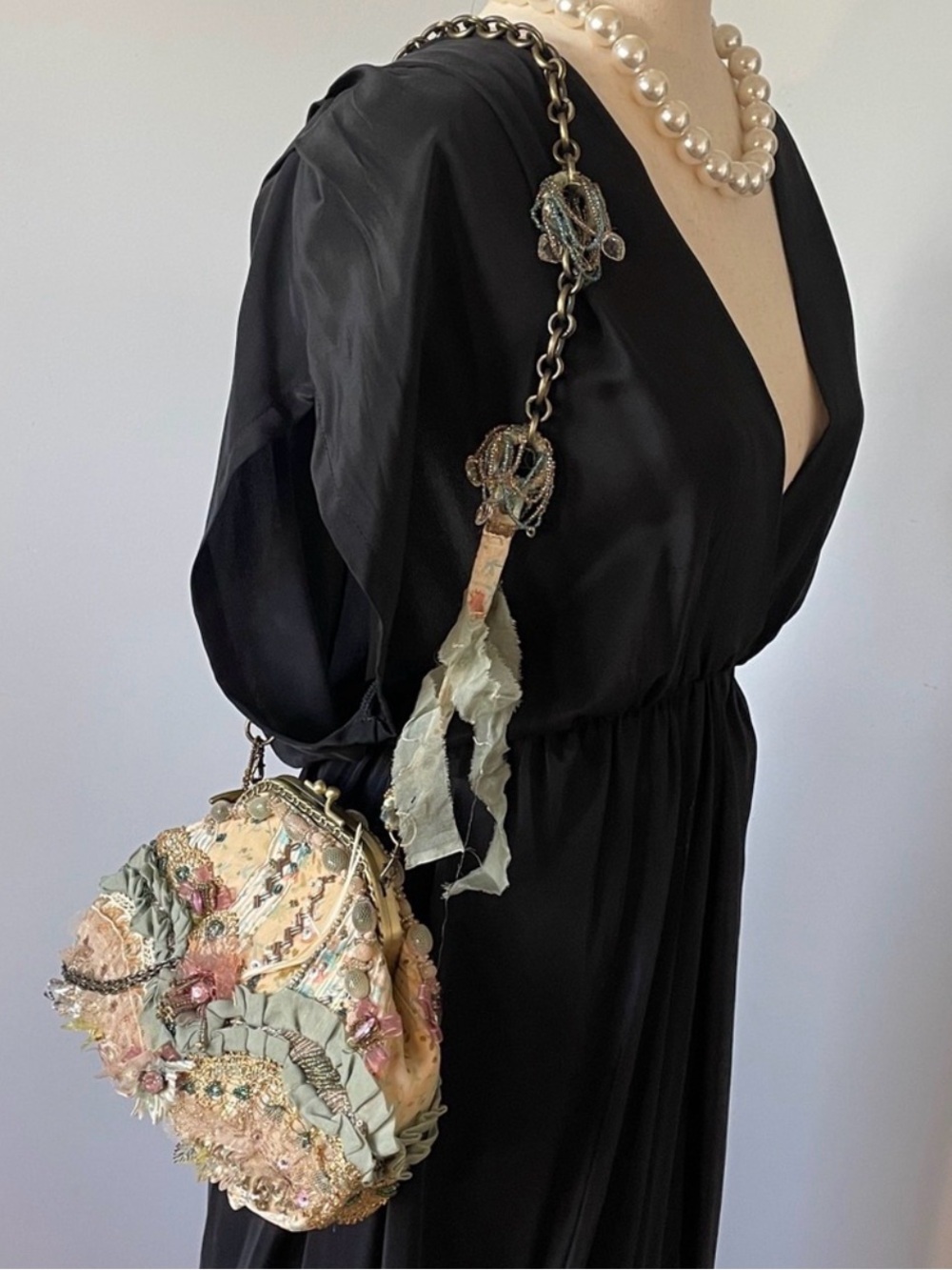 Mary Frances Pastel Floral Embellished Kisslock Frame Bag in Sage and Peach - Picture 3 of 5